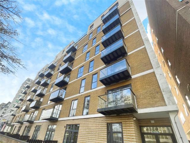Flat for sale in Prittlewell, Alton Barnes