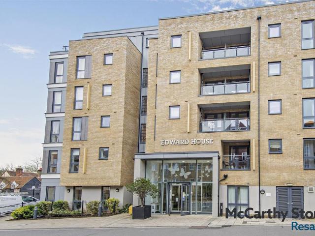 Flat for sale in Hertford, Colliers End