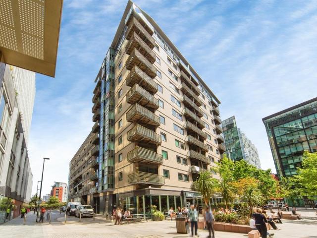 Flat for sale in Calderstones