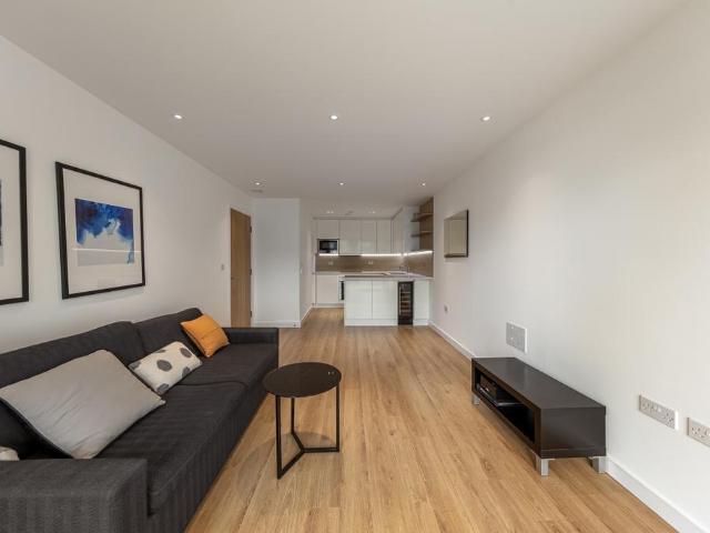 Flat for sale in Woodberry Down, Stamford Hill