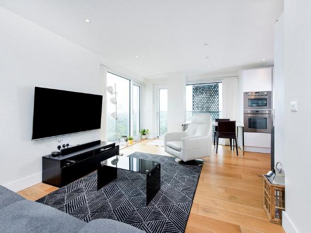 Flat for sale in Whetstone, Oakleigh Park