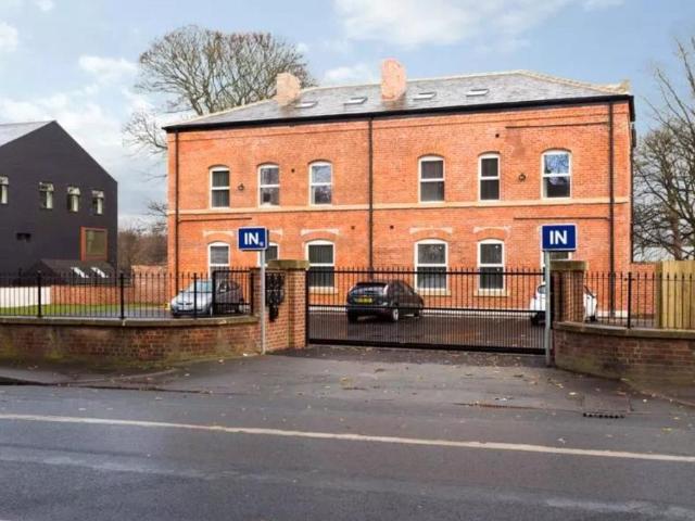 Flat for sale in Chapeltown, West Yorkshire