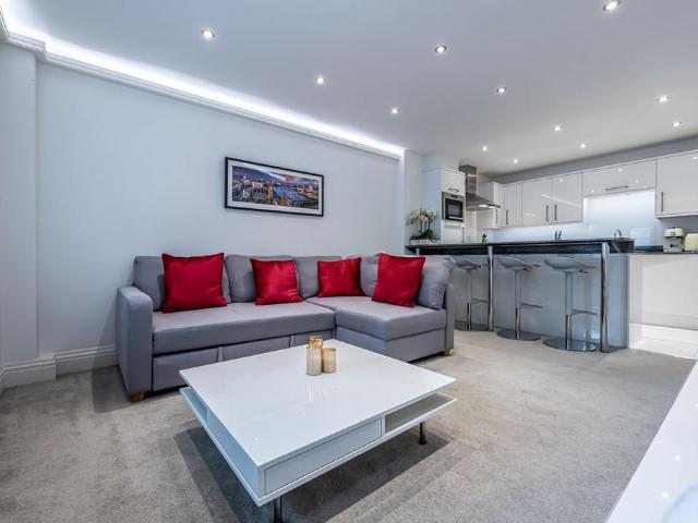 Flat for sale in Earl's Court, Isle Of Man