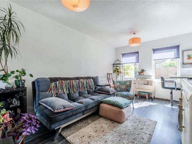 Flat for sale in Wigton Moor, Roundhay