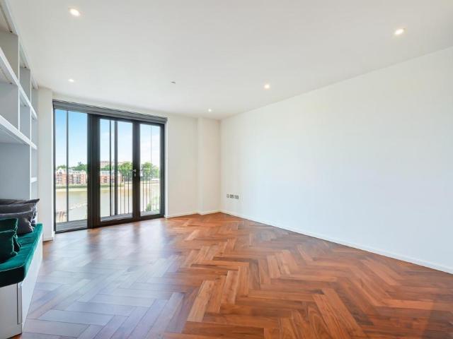 Flat for sale in Nine Elms, Greater London