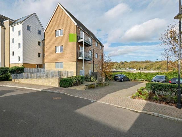 Flat for sale in St. Marys Island, Gillingham