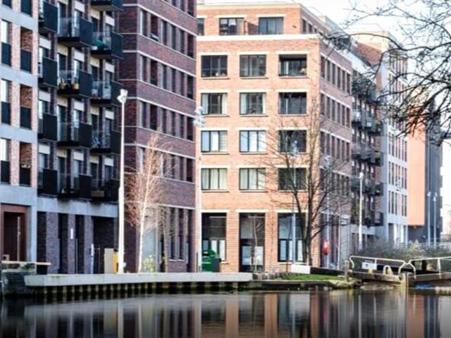 Flat for sale in Bow, Greater London