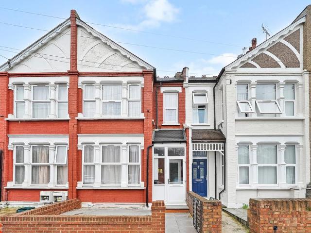 Flat for sale in Harringay, Greater London