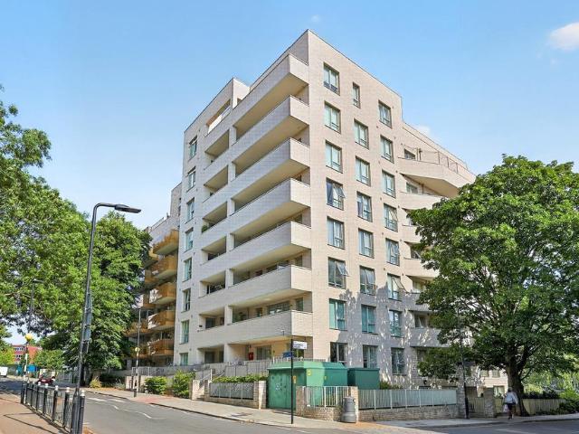 Flat for sale in London Borough of Ealing, Greater London