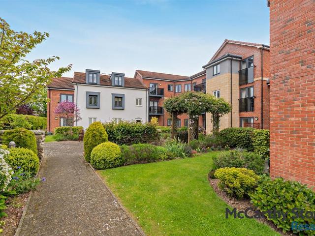 Flat for sale in Newby and Scalby, North Yorkshire