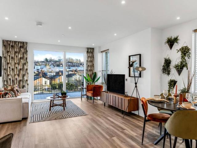 Flat for sale in Golders Green, Greater London