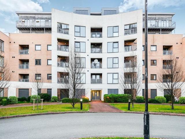 Flat for sale in Calderstones