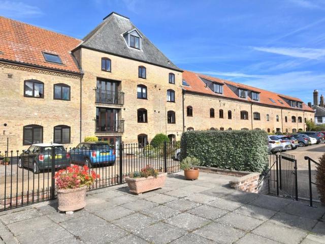 Flat for sale in South Lynn, Brookville