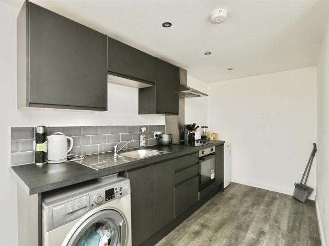 Flat for sale in Thrumpton, Costhorpe