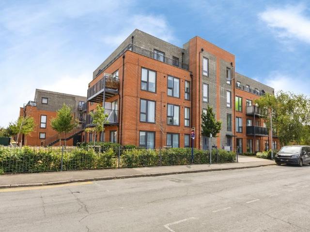 Flat for sale in Reading