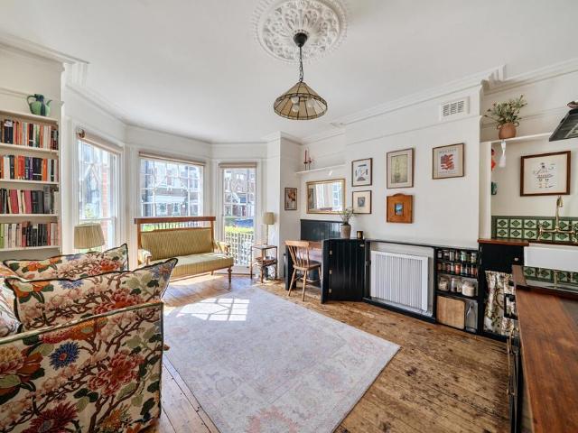 Flat for sale in West Hampstead, Greater London