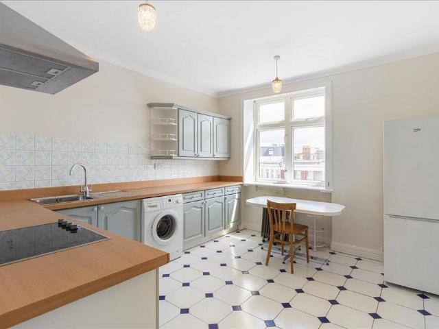 Flat for sale in Fulham, Greater London