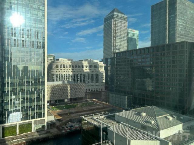 Flat for sale in Canary Wharf, Greater London