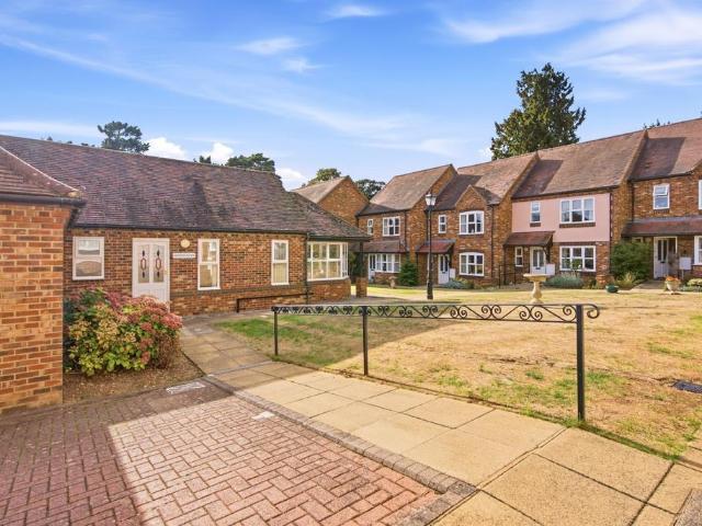 Flat for sale in Roundwood, St Albans