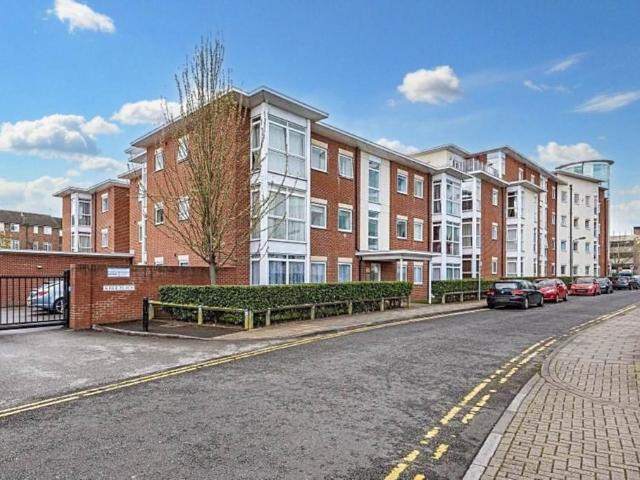 Flat for sale in Walton, Aylesbury
