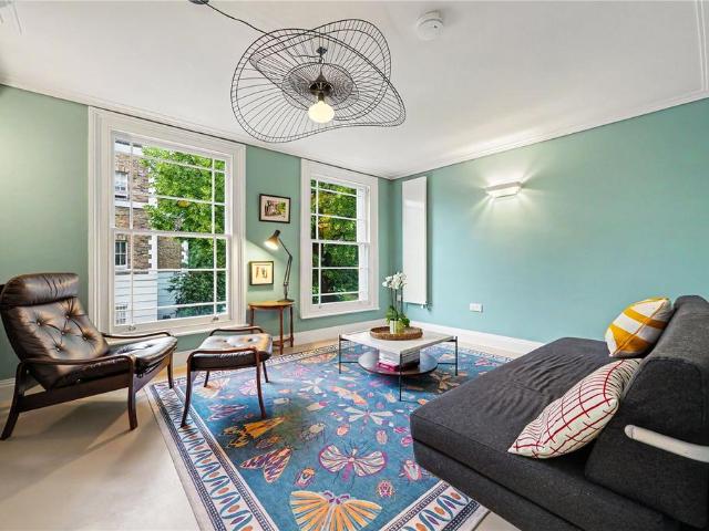 Flat for sale in Islington, Canonbury