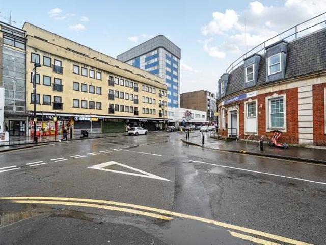 Flat for sale in Slough