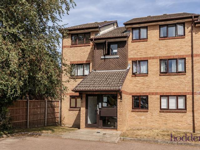Flat for sale in Ottershaw, Runnymede
