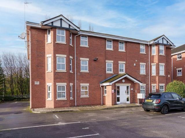 Flat for sale in Whitecross, Warrington