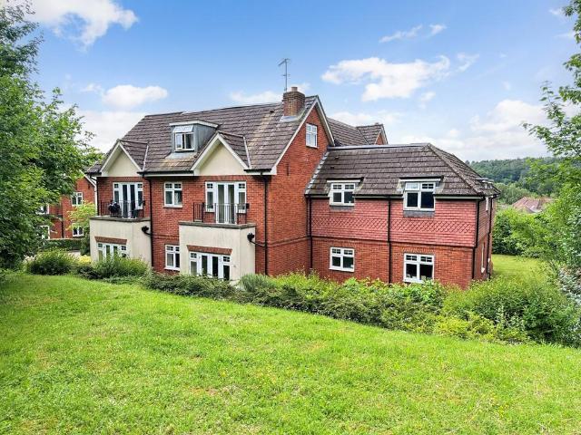 Flat for sale in Chepping Wycombe, Loudwater