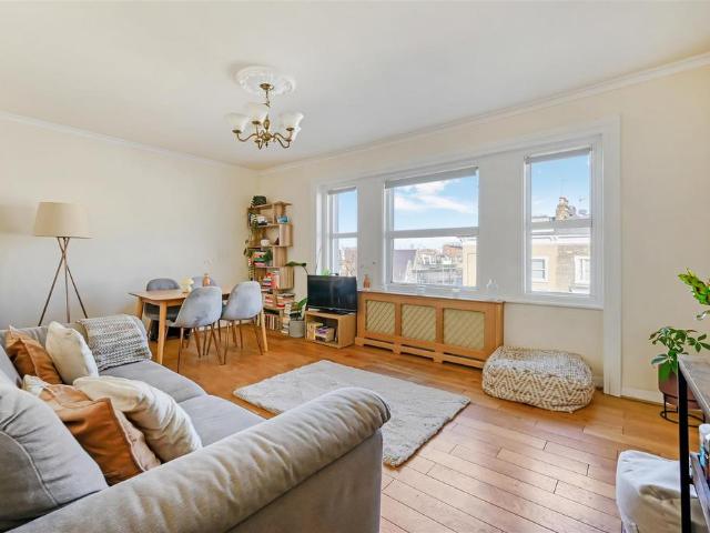 Flat for sale in Earl's Court, Isle Of Man