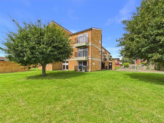 Flat for sale in Pamington, Gloucestershire