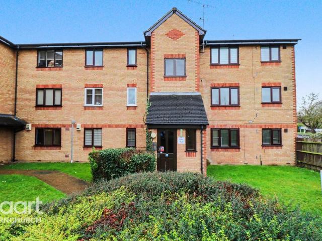 Flat for sale in Hornchurch, Greater London