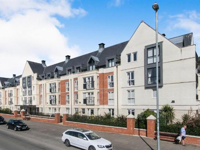 Flat for sale in Llandudno