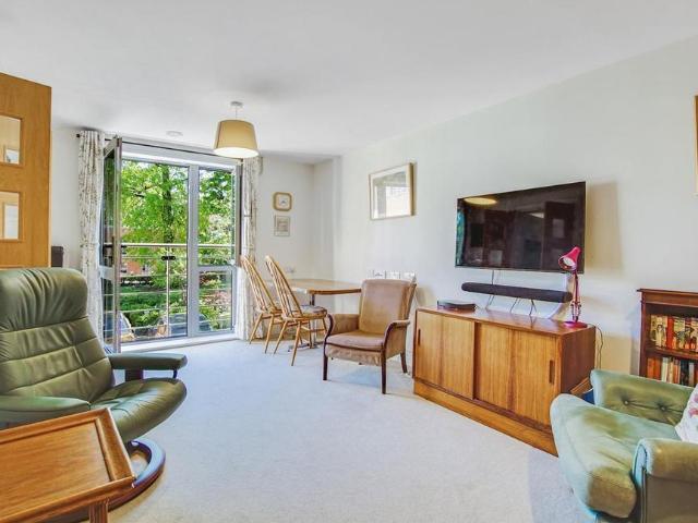 Flat for sale in London Borough of Merton, Merton Park