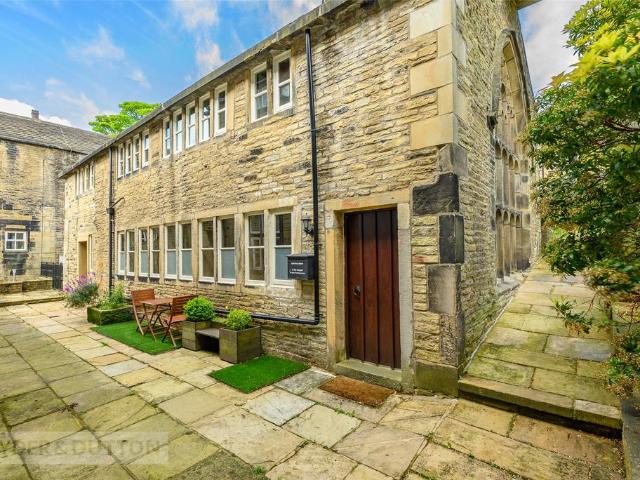 Flat for sale in Triangle, West Yorkshire