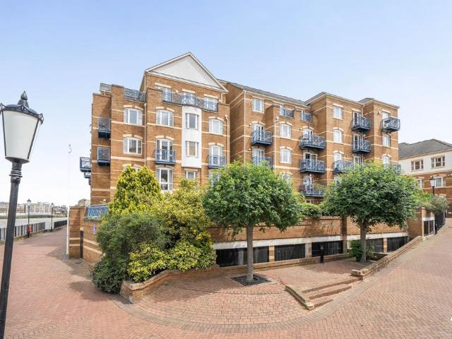 Flat for sale in Rotherhithe, Greater London