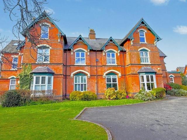 Flat for sale in Cotteridge, West Midlands