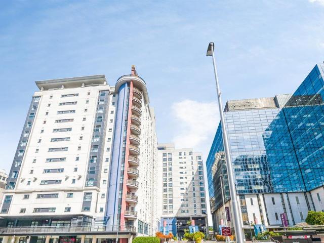 Flat for sale in Crockherbtown, Falcon Lodge