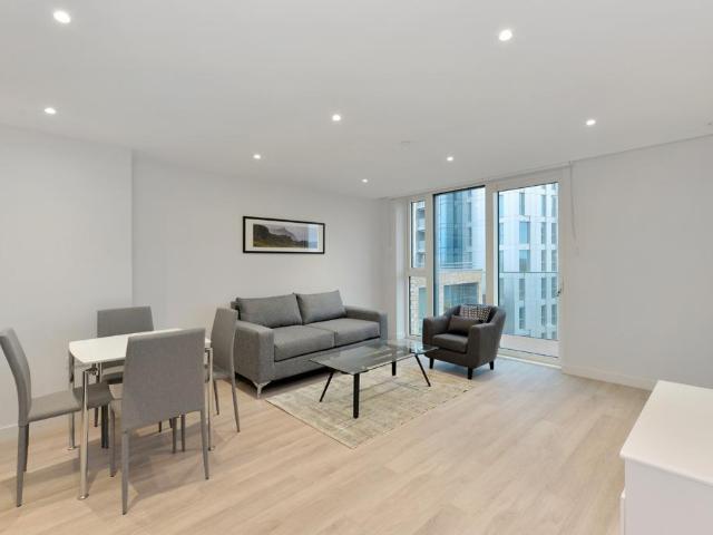 Flat for sale in Woodberry Down, Stamford Hill