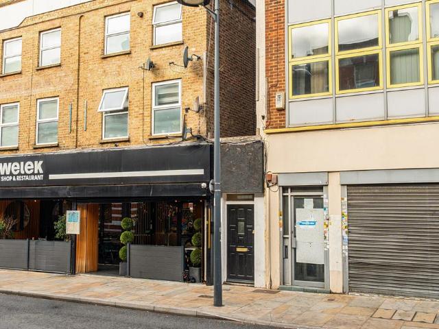 Flat for sale in London Borough of Merton, Mitcham