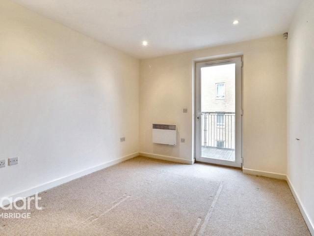 Flat for sale in Arbury, Cambridgeshire