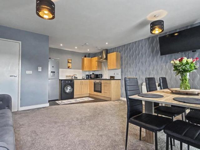 Flat for sale in Potters Corner, East Midlands