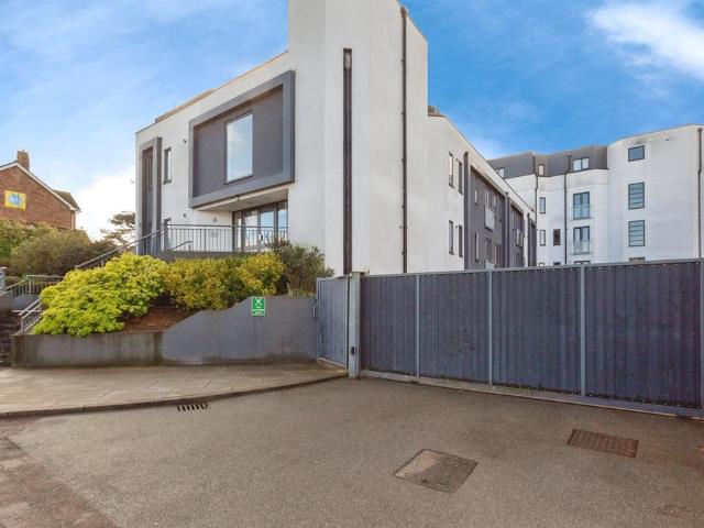 Flat for sale in Walton, Aylesbury