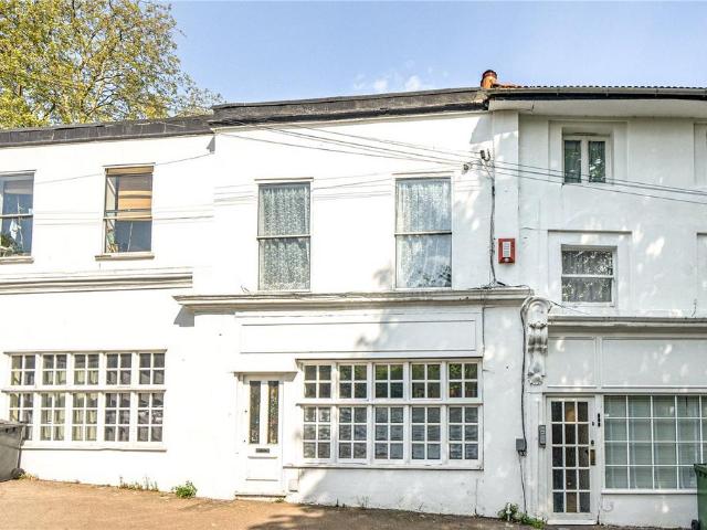 Flat for sale in London Borough of Lewisham, Blackheath