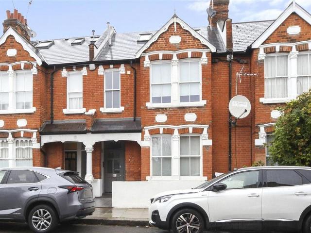 Flat for sale in Shepherd's Bush, Greater London