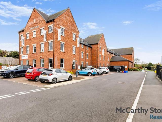Flat for sale in Market Drayton, Shropshire