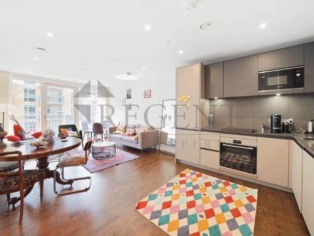 Flat for sale in London Borough of Lewisham, New Cross