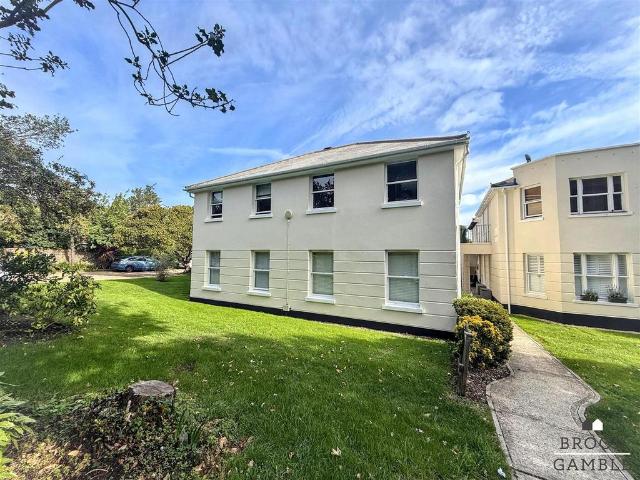 Flat for sale in Willingdon, Cross In Hand
