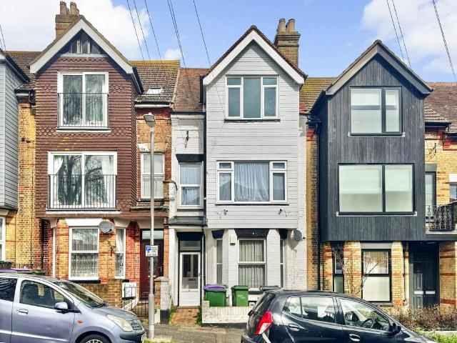Flat for sale in Folkestone