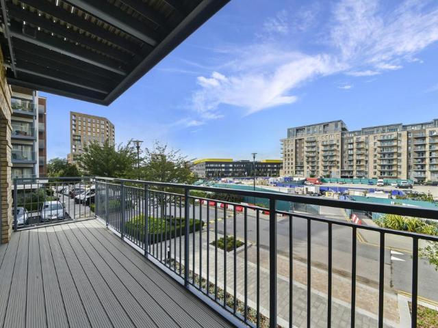 Flat for sale in Colindale, Greater London